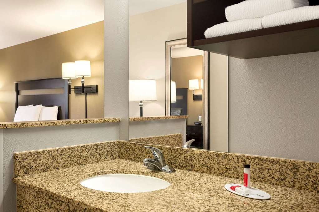 Travelodge by Wyndham Santa Teresa - photo 13