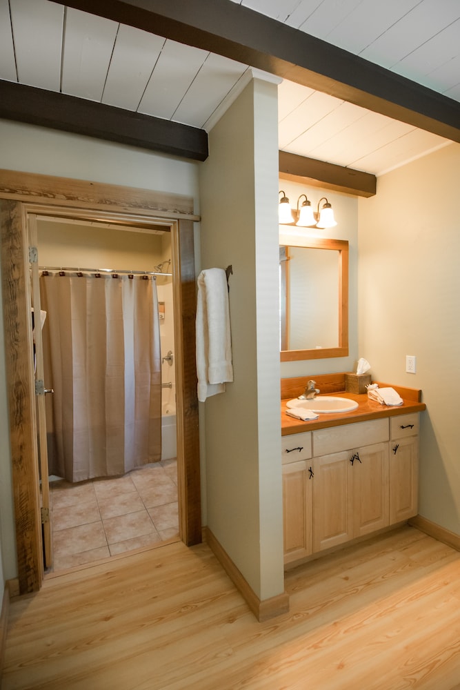 The Islander Inn - photo 11