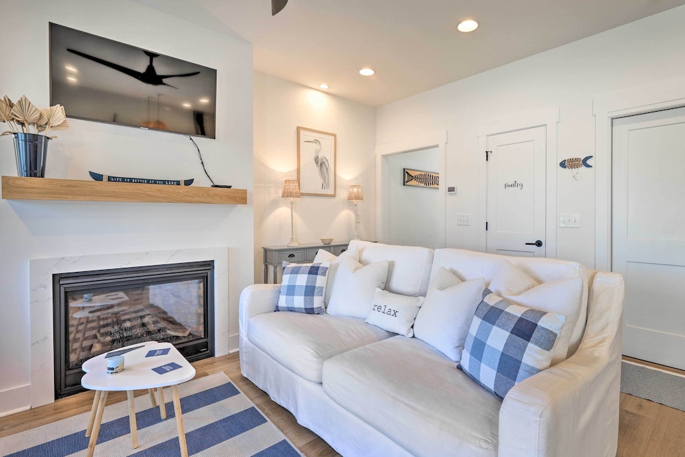 Waterfront Oasis on Tims Ford Lake Poolandkayak in Winchester, United States