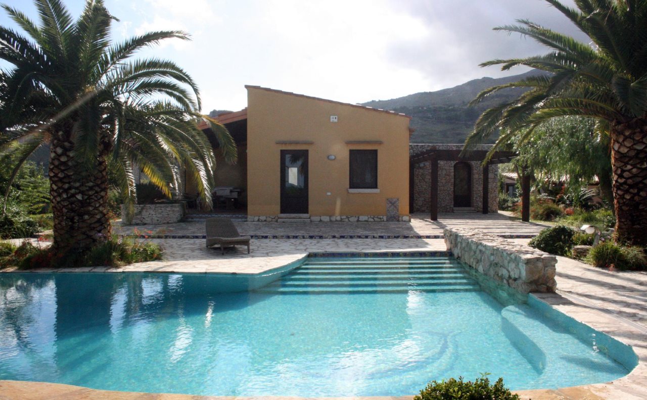 Villa Cialoma — 4-Star Luxury Hotel in Castellammare Del Golfo, Italy