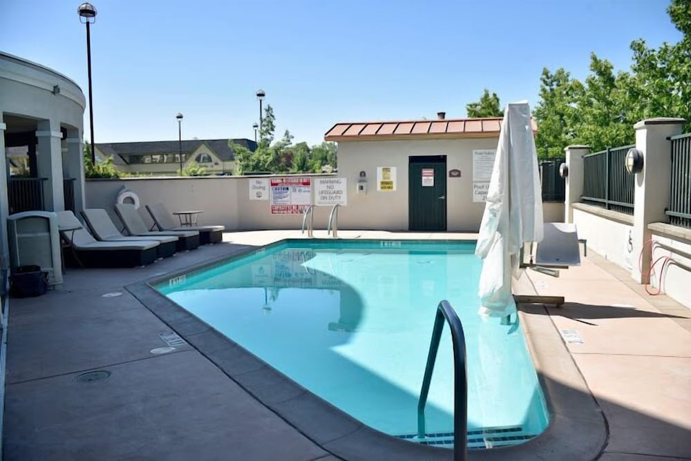 Holiday Inn Express Windsor Sonoma Wine Country by IHG - photo 17