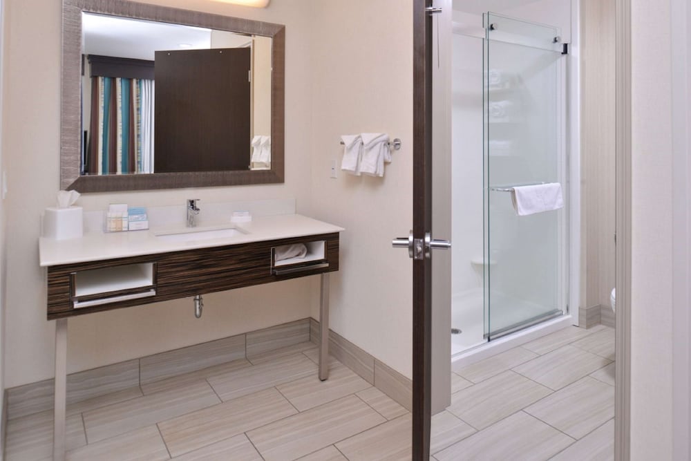 Hampton Inn & Suites Bend - photo 30