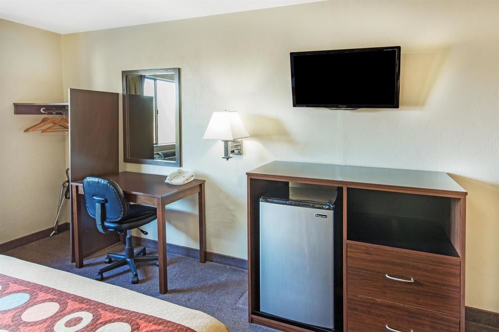 Super 8 by Wyndham Salem - photo 15