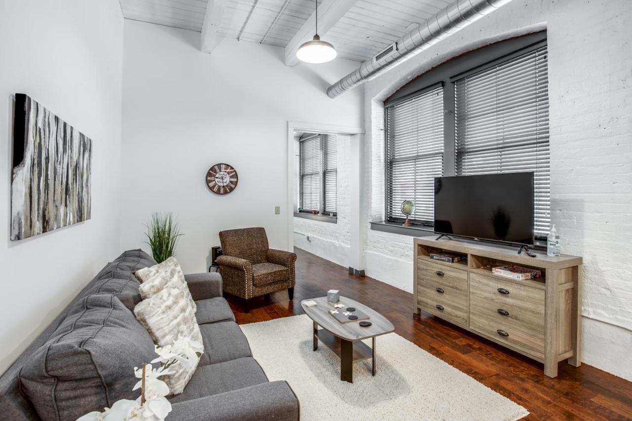 NY Style Centric Loft with King Bed by Park ave — 4-Star Luxury Hotel in Rochester, United States
