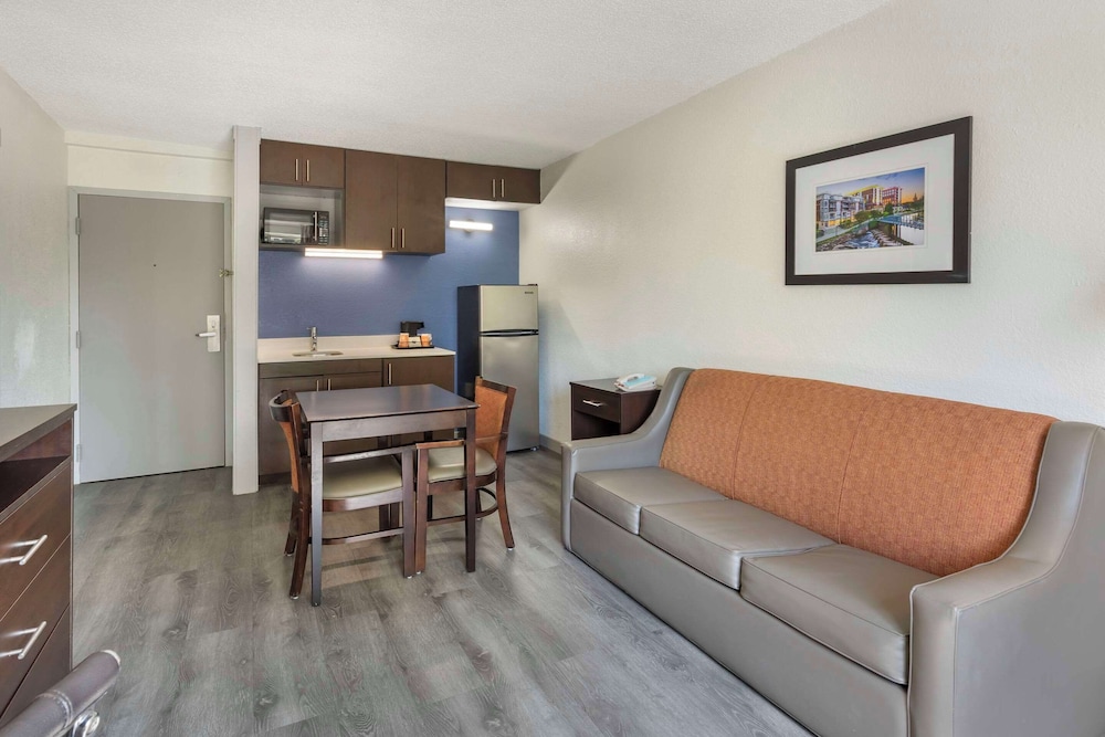 Greenville Pelham Inn by IHG - photo 20