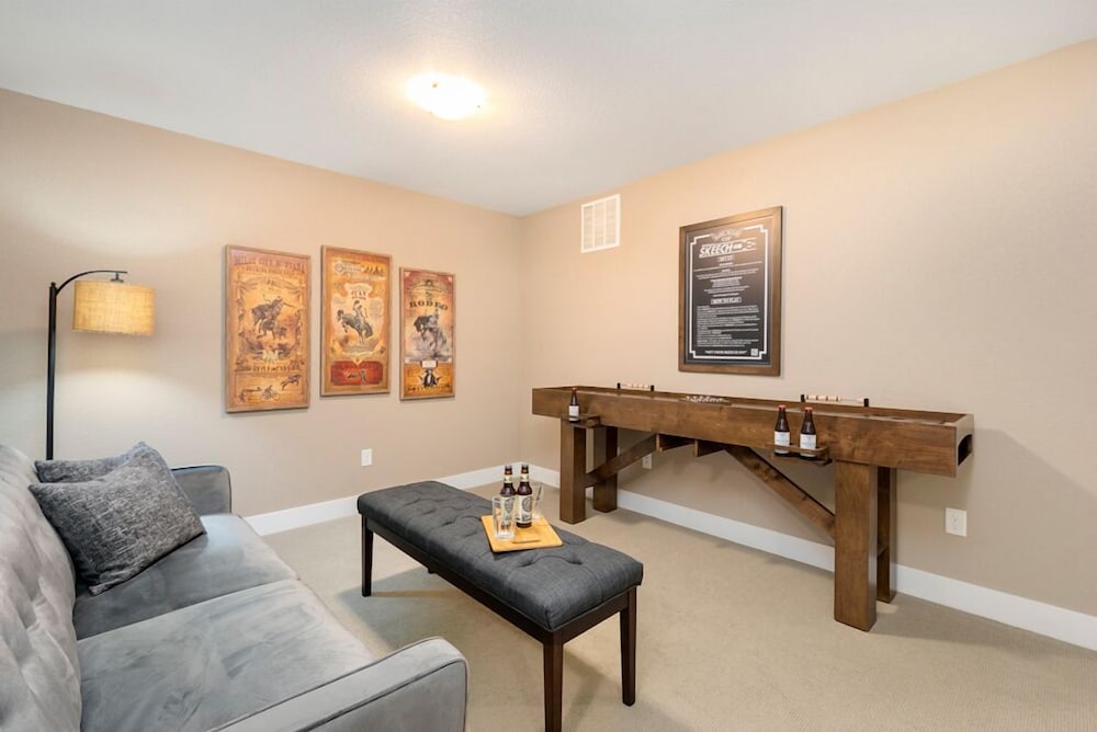 Amazing Urban Townhome near Breweries & River - photo 16