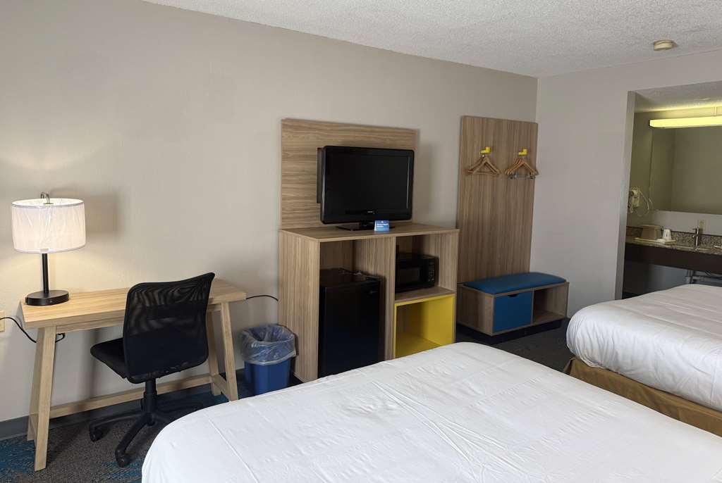 Days Inn by Wyndham Hannibal - photo 24