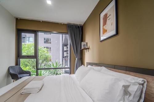 5 Star Sukhumvit Condo Infinity Pool Gym Sauna