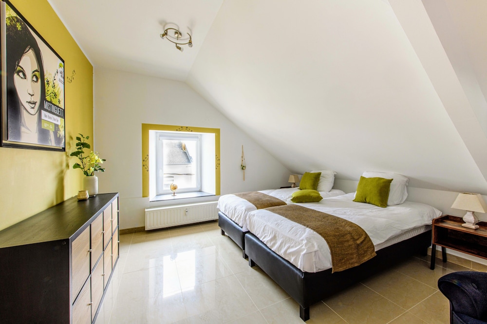 Zythogite 27 personnes 10 chambres — 4-Star Luxury Hotel in Tintigny, Belgium