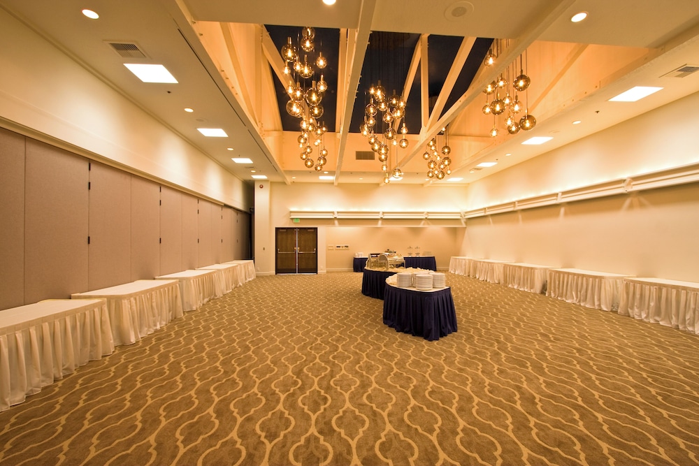 Ashland Hills Hotel & Suites - photo 58