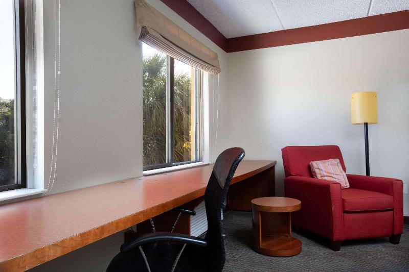 La Quinta Inn & Suites Miami Cutler Ridge - photo 15