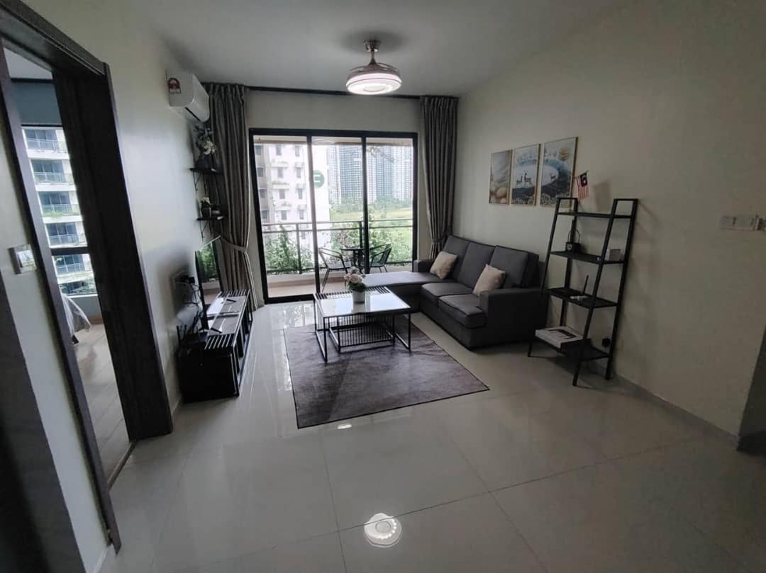 Sea&Pool View 2 bedroom Fully Furnished Apartment Forest City #freeWIFI — 4-Star Luxury Hotel in Johor Bahru, Malaysia