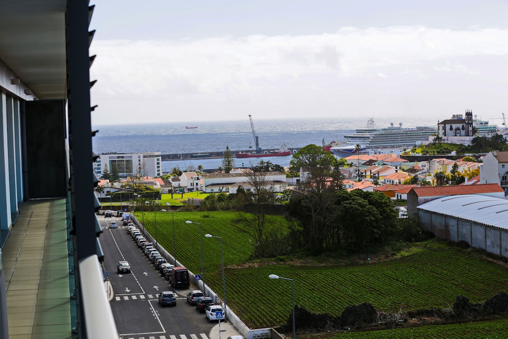 Maggie Homestyle Topfloor View — 4-Star Luxury Hotel in Ponta Delgada, Portugal