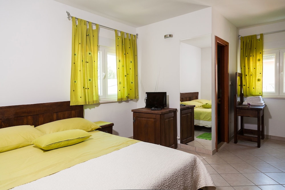 Rooms Vesna — hotel in Kastel Luksic