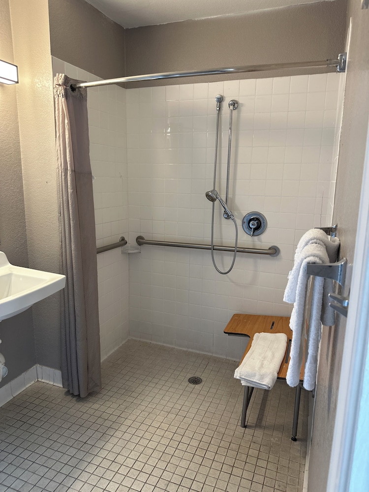 Motel 6 Gulfport - photo 37