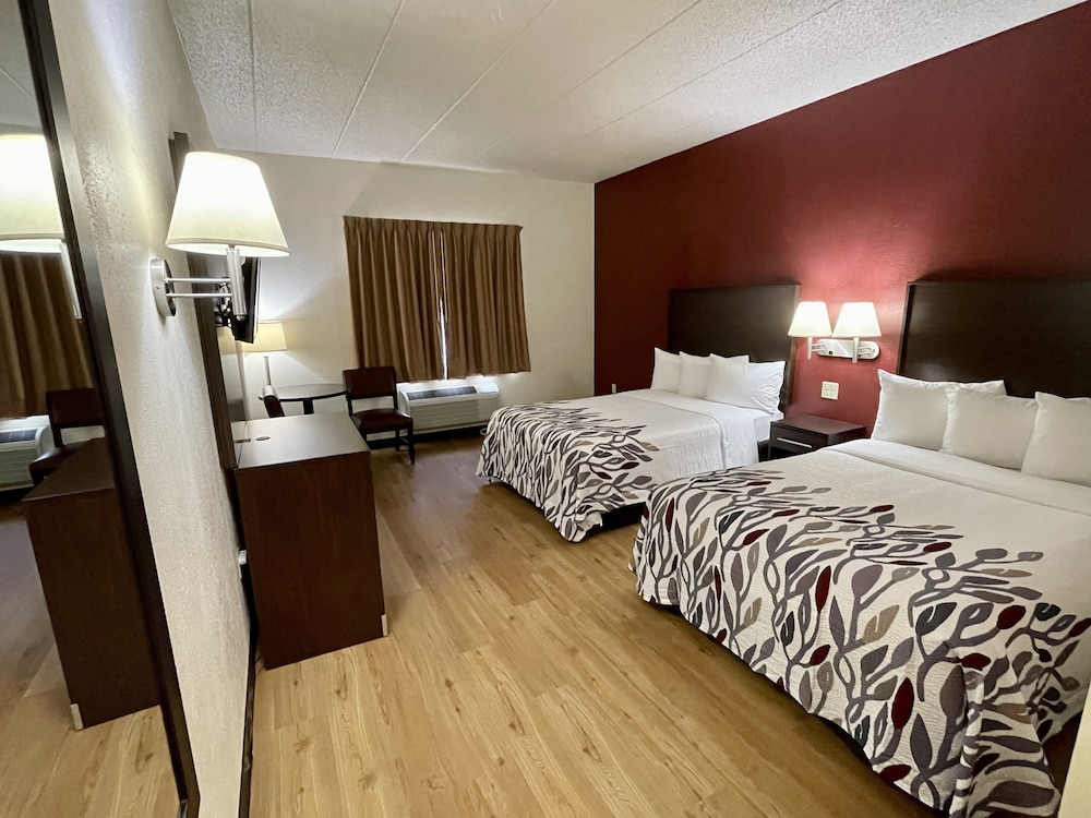 Red Roof Inn Sandusky Milan - photo 5