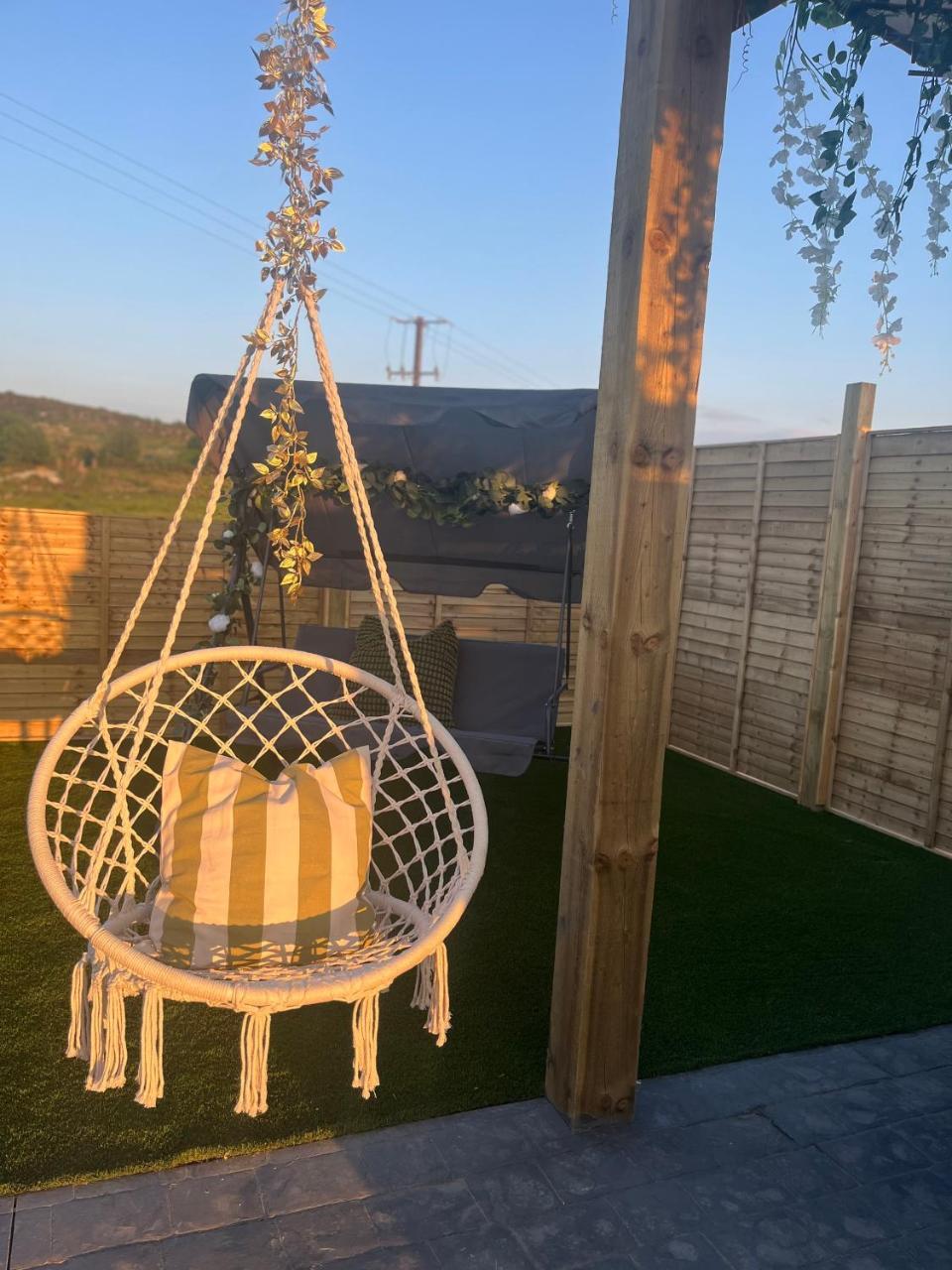 The Garden Pod with Private Hot Tub