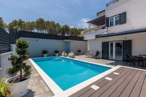 Exclusive Villa Del Mar in Milna with a pool — 4-Star Luxury Hotel in Milna, Croatia