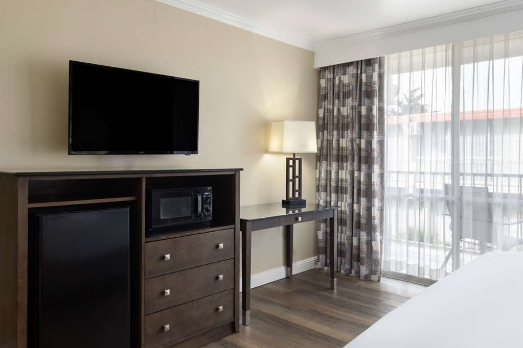 Travelodge by Wyndham Monterey Bay - photo 17