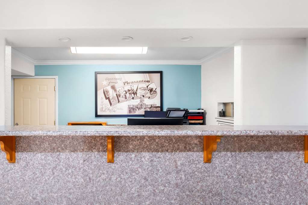 Super 8 by Wyndham Pleasanton - photo 9