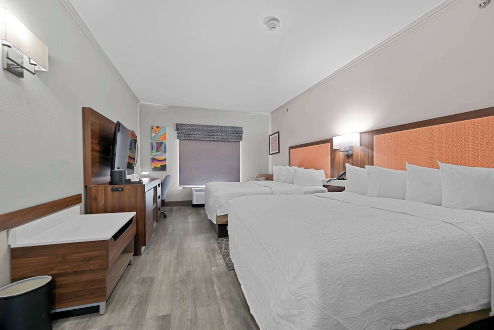 Hampton Inn Seguin - photo 20
