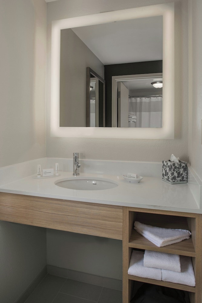 SpringHill Suites by Marriott New Orleans Warehouse Arts District - photo 13