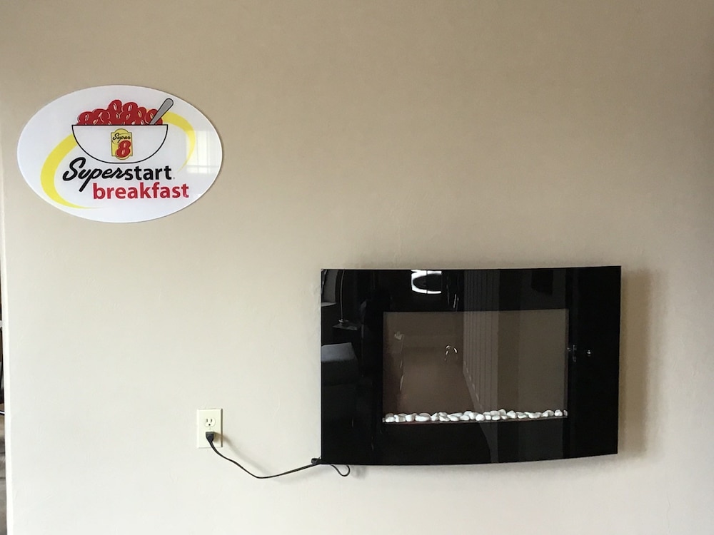 Super 8 by Wyndham Dillon - photo 3