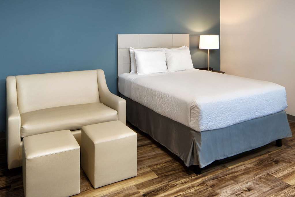 WoodSpring Suites Houston IAH Airport - photo 14