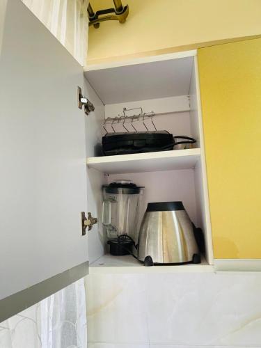 Kilimani Vacation one and half bedroom Netflix near Yaya centre