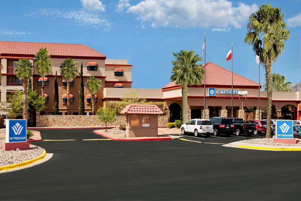 Wyndham El Paso Airport Hotel & Waterpark - featured photo