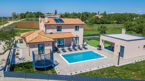 Villa Silvano & Nadija — 4-Star Luxury Hotel in Kastelir, Croatia