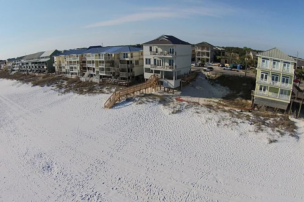 Gulf Breeze 6 Bedroom Holiday Home by Five Star Properties — 4-Star Luxury Hotel in Miramar Beach, United States