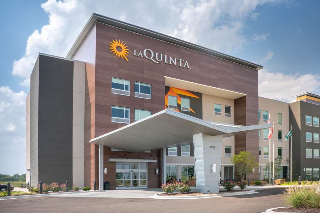La Quinta Inn & Suites by Wyndham West Memphis - featured photo