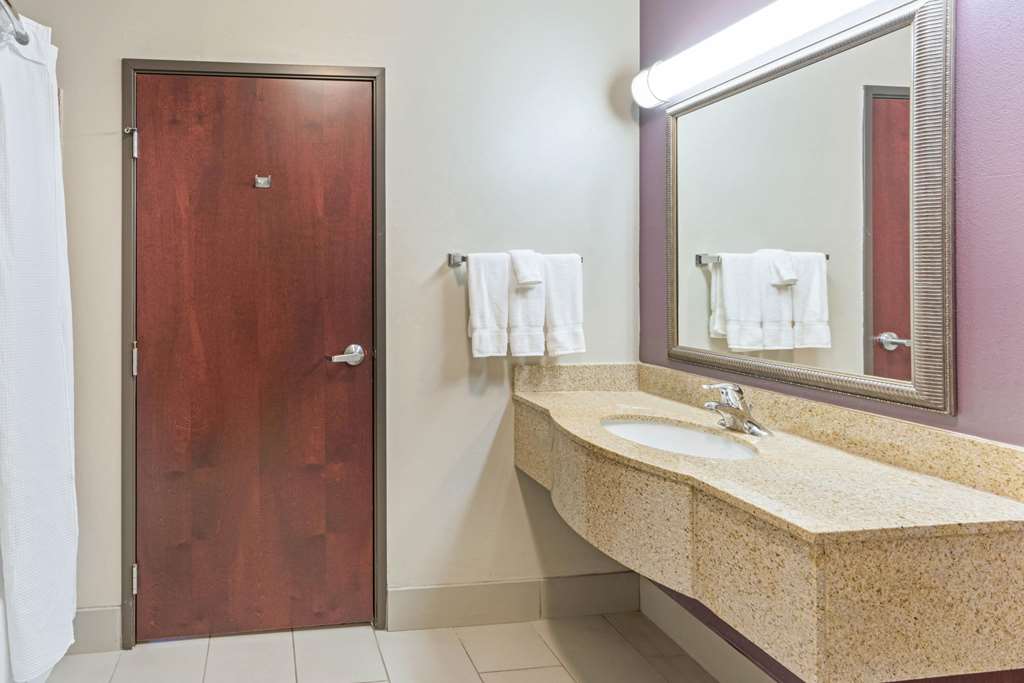 La Quinta Inn & Suites by Wyndham Oklahoma City Yukon - photo 19