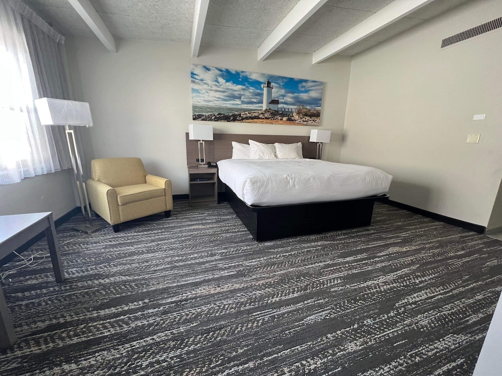 Days Inn by Wyndham Manitowoc - photo 6