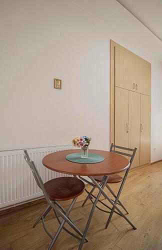 Cozy Studio Apartment In the Center By Wehost