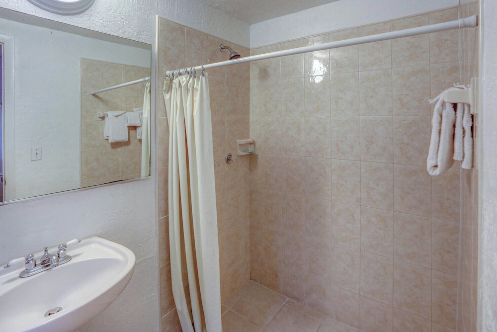 Richard's Motel - photo 96