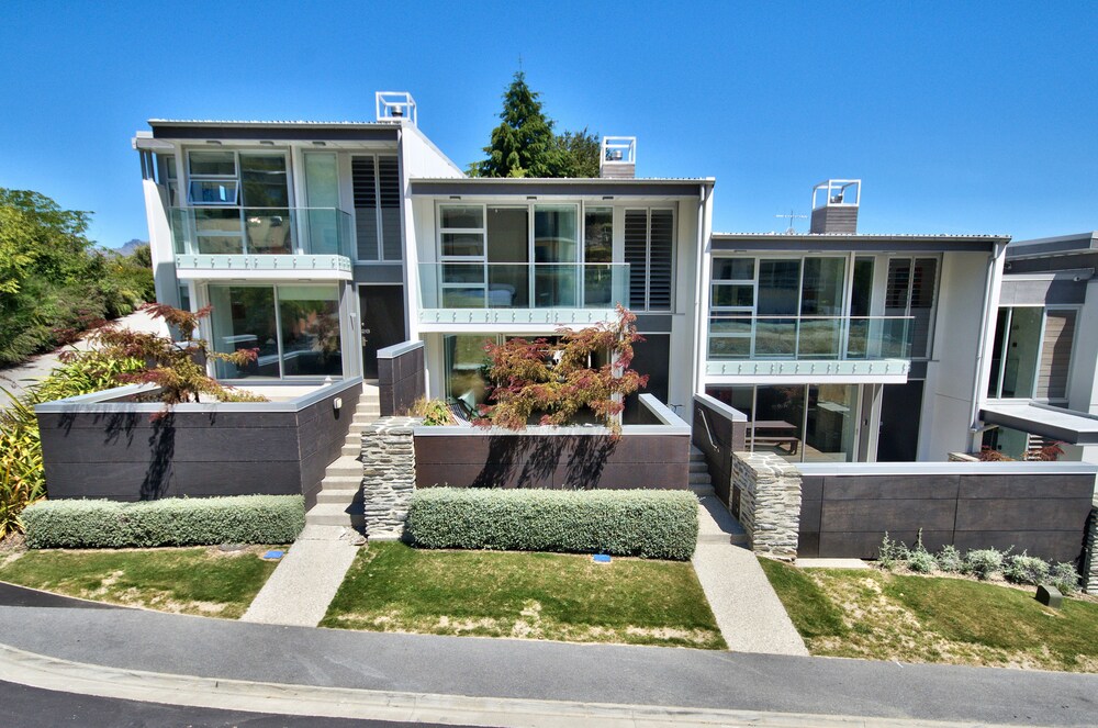 Modern Sanctuary at Kent Street — hotel in Queenstown