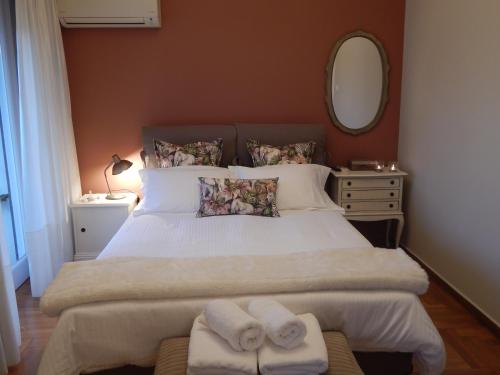 Athens Plaka Peter S Beautiful Apartment in Temple of Zeus — 4-Star Luxury Hotel in Athens, Greece