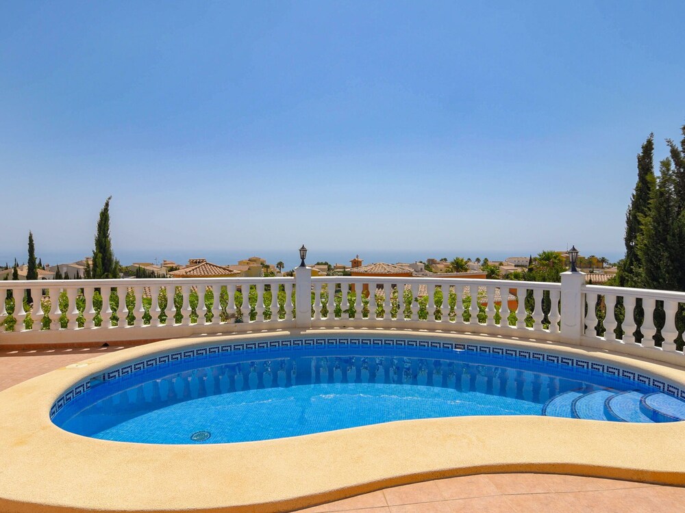 Beautiful Detached Villa10 People Private Swimming Pool and 180 Degrees sea View — hotel in Benitachell