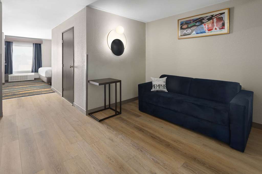 La Quinta Inn & Suites by Wyndham Memphis I 240 - photo 18
