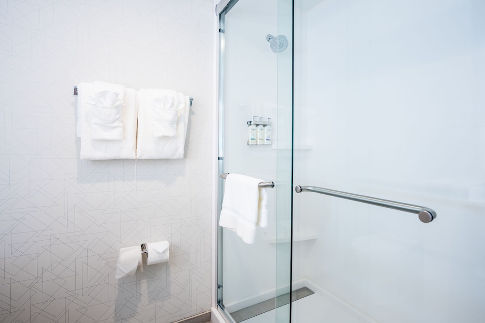 Holiday Inn Express & Suites Charlottesville by IHG - photo 69