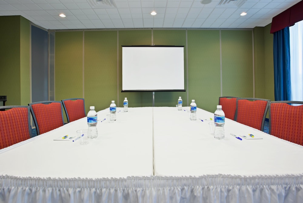 Holiday Inn Express & Suites Akron Regional Airport Area - photo 54
