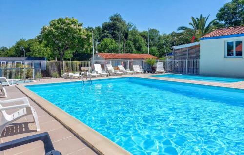 Pet Friendly StaCaravan in Saint-Georges-De-Didonne, France