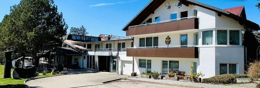 Tanneneck - carbon neutral hotel in Loffingen