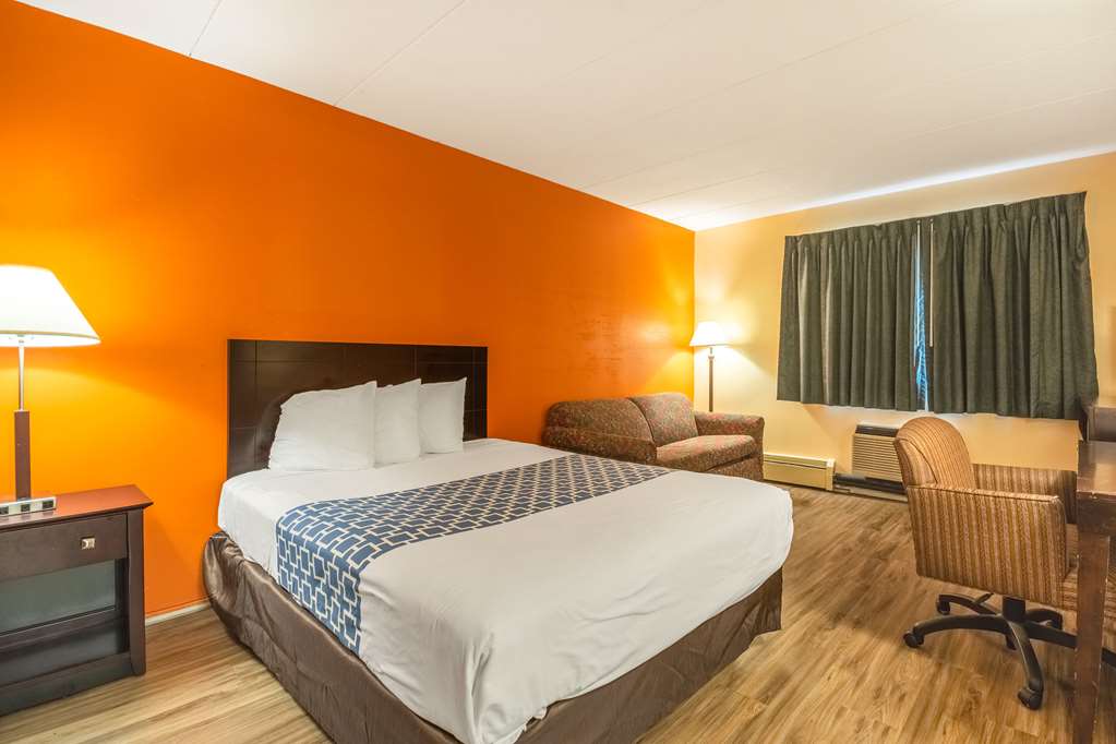 Econo Lodge Inn & Suites Windsor Locks Bradley Airport - photo 15