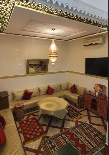Quarya Assiyahia Riad CAMILIA Maison entière avec piscine — 4-Star Luxury Hotel in Marrakesh, Morocco