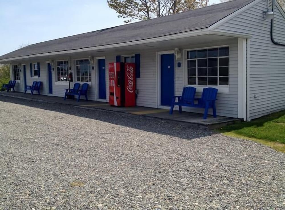 Isleview Motel and Cottages - photo 42