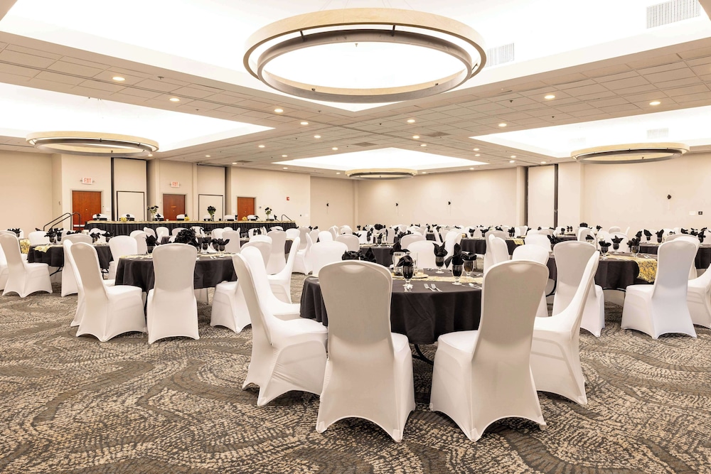 DoubleTree by Hilton Austin MN - photo 29