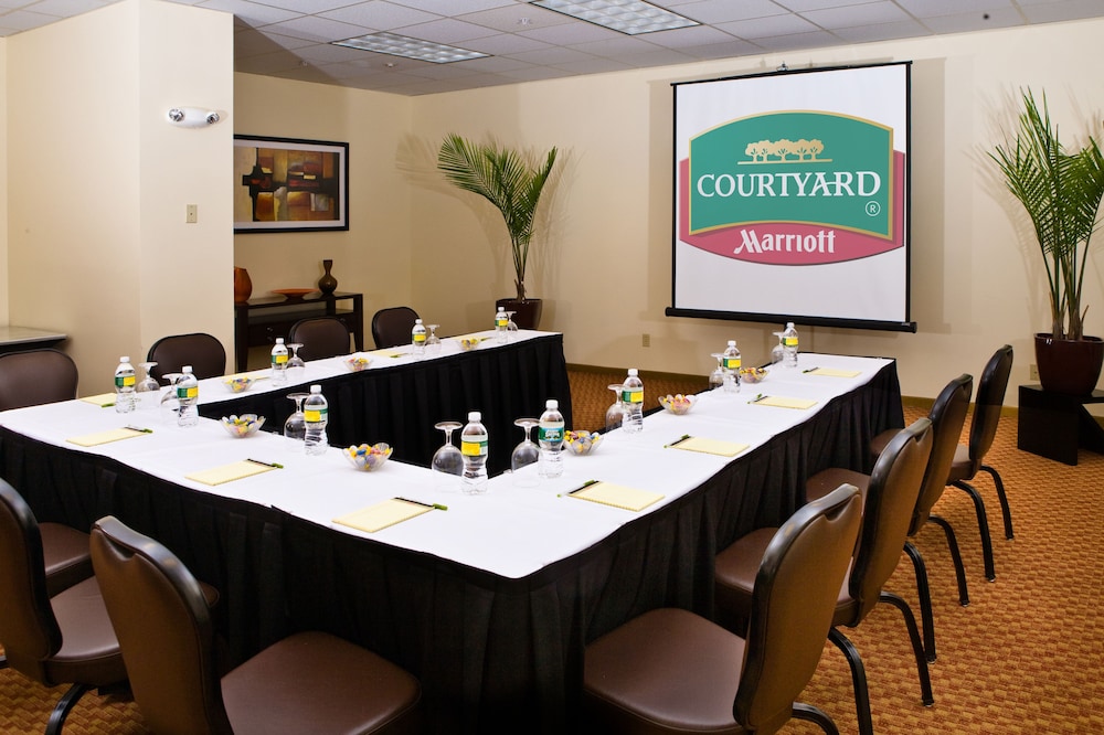 Courtyard by Marriott Boston Logan Airport - photo 48